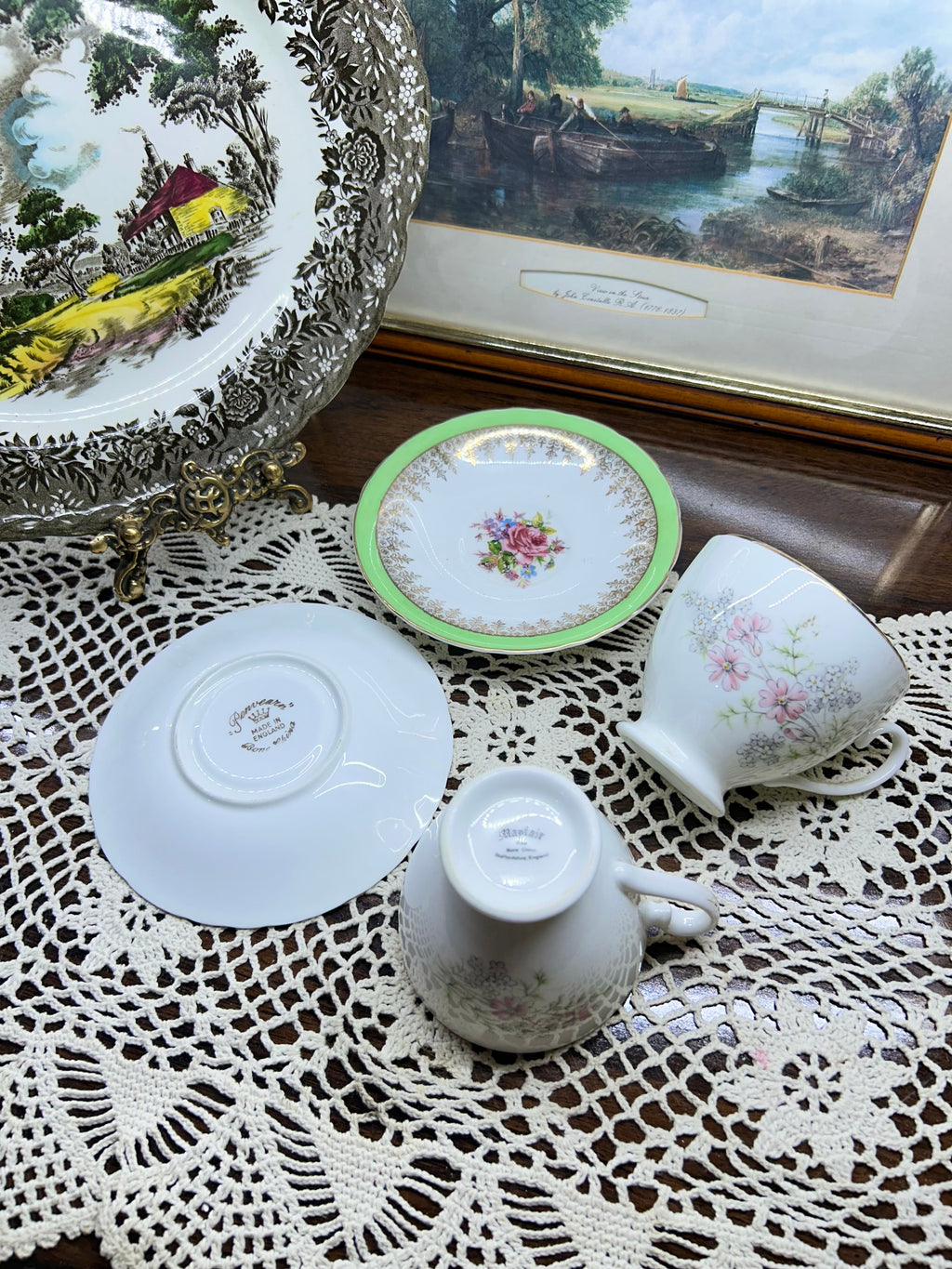 Vintage cup & saucer set in the delicate floral pattern
