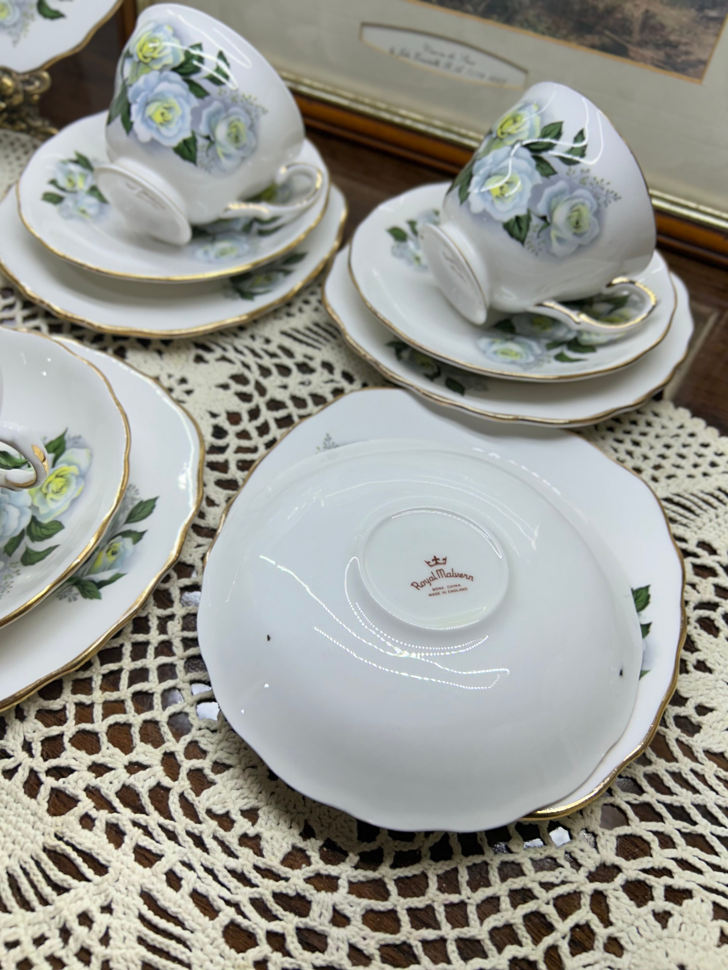 Royal Malvern “white roses” tea set, fine bone China — Serving of four