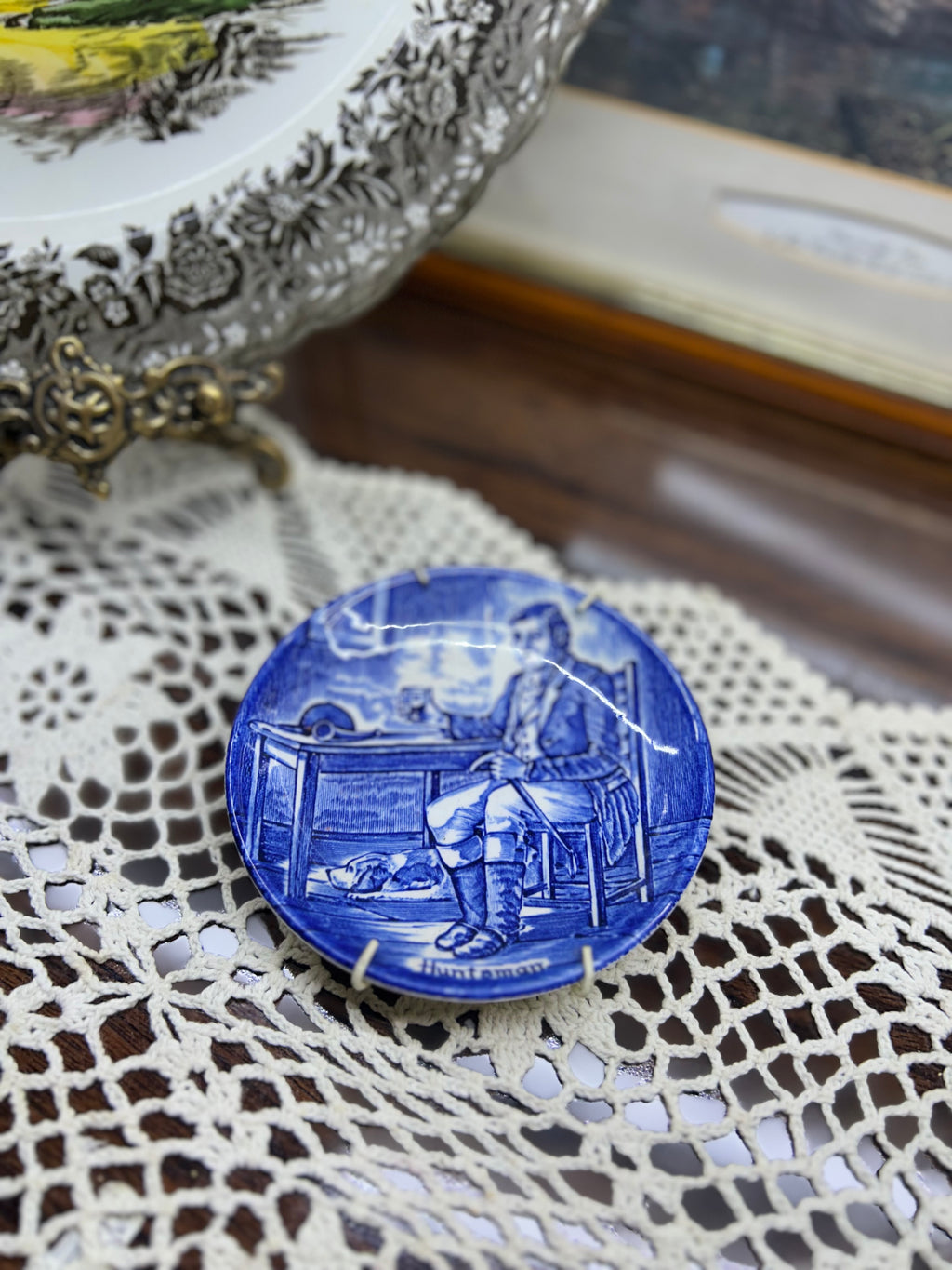 Vintage "Huntsman" miniature plate produced by Enoch Wedgwood (Tunstall) Ltd. in England.