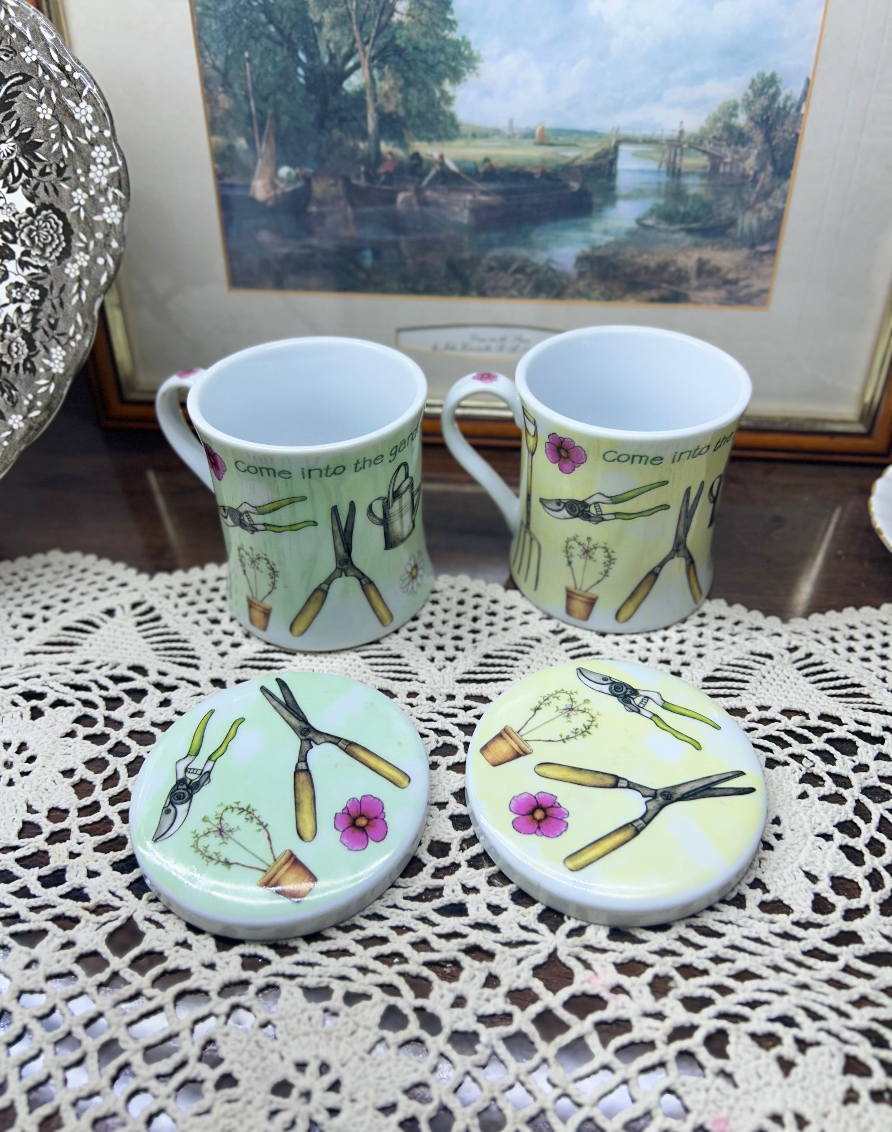 Leonardo collection “ come into the garden” lidded mugs — fine porcelain