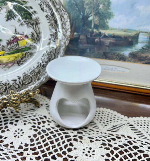 Ceramic oil diffuser/burner featuring a heart-shaped cutout