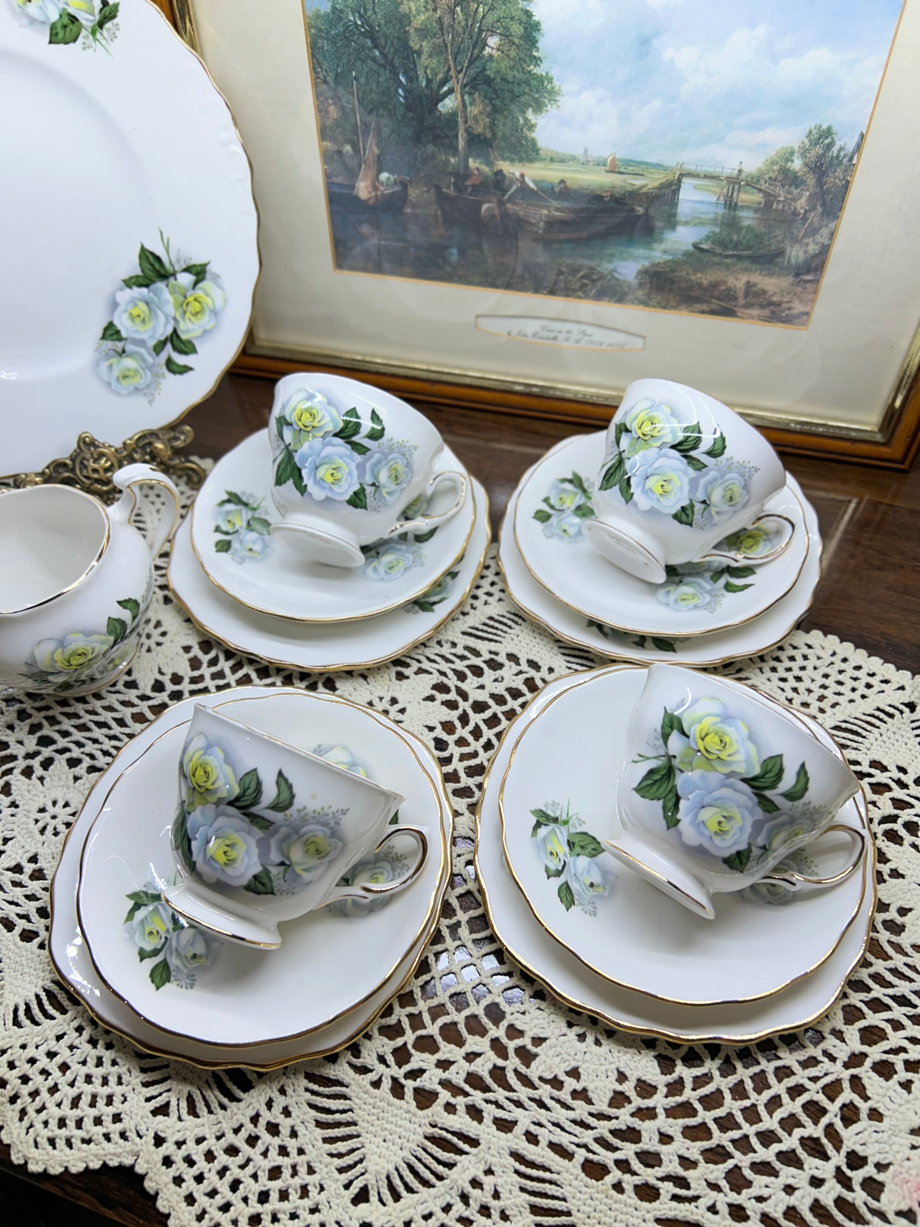 Royal Malvern “white roses” tea set, fine bone China — Serving of four