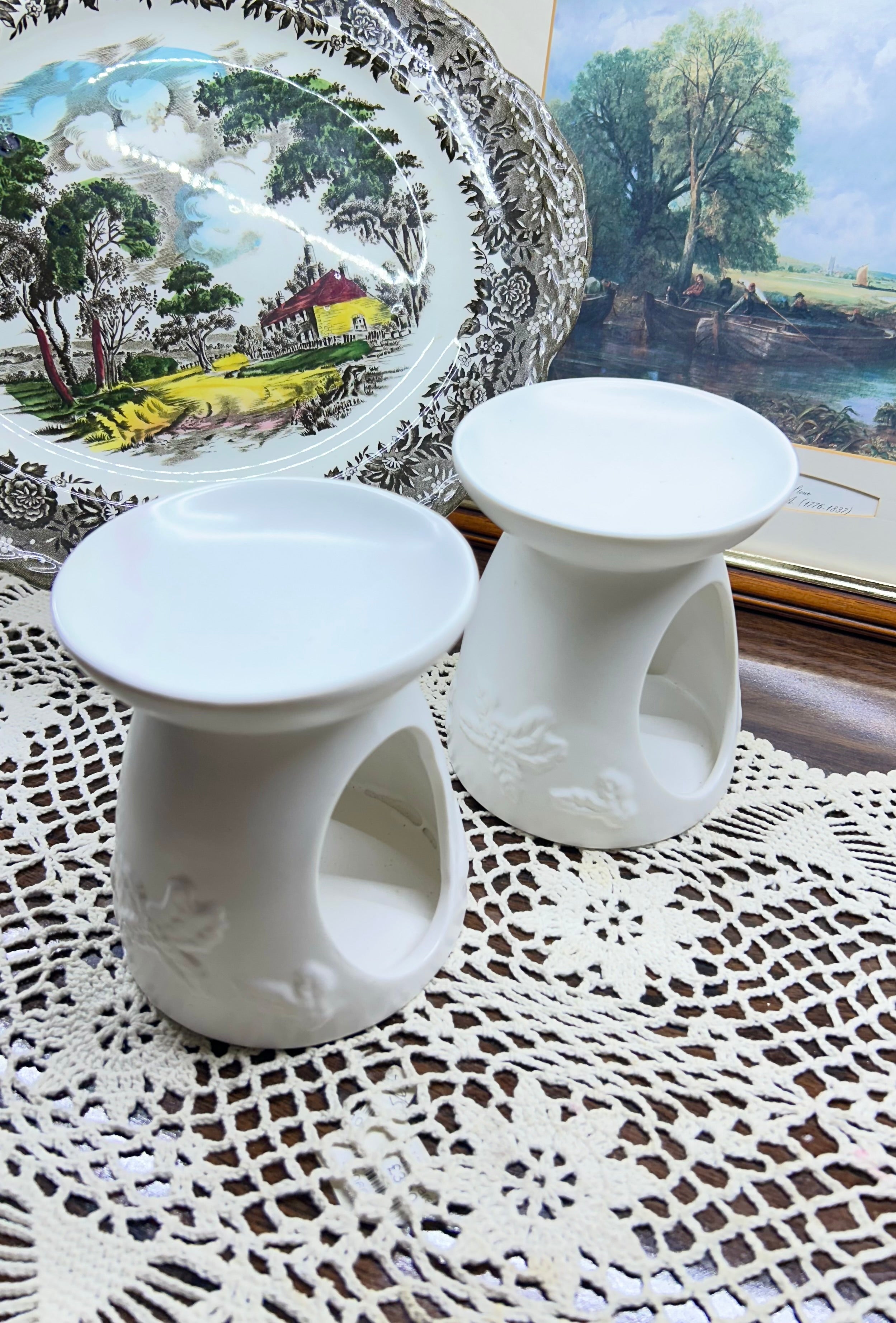 Ceramic embossed white oil burner/ diffuser - England