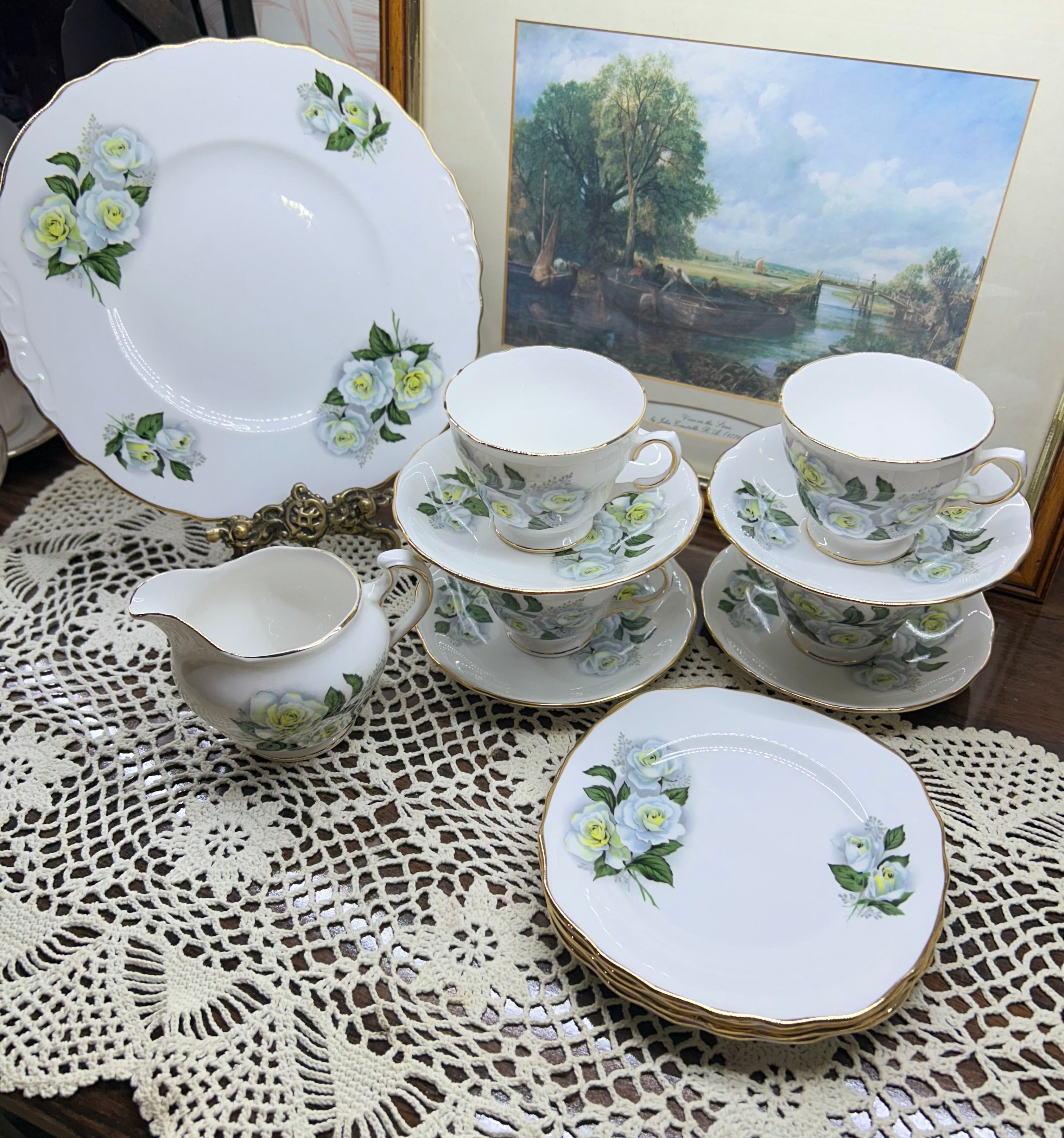 Royal Malvern “white roses” tea set, fine bone China — Serving of four