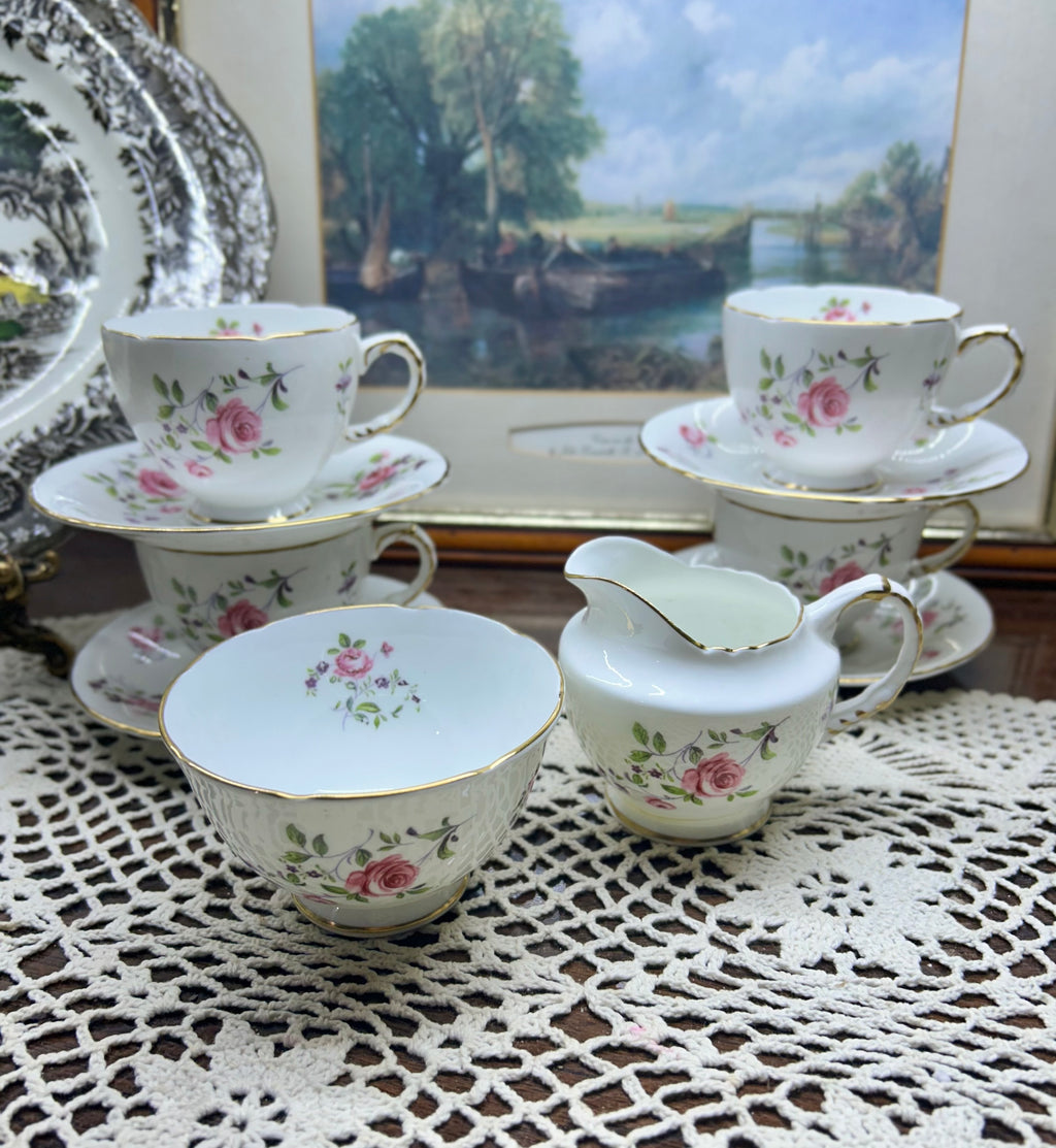 Vintage Sutherland pink roses coffee cups & saucers “English rose bud” pattern — England