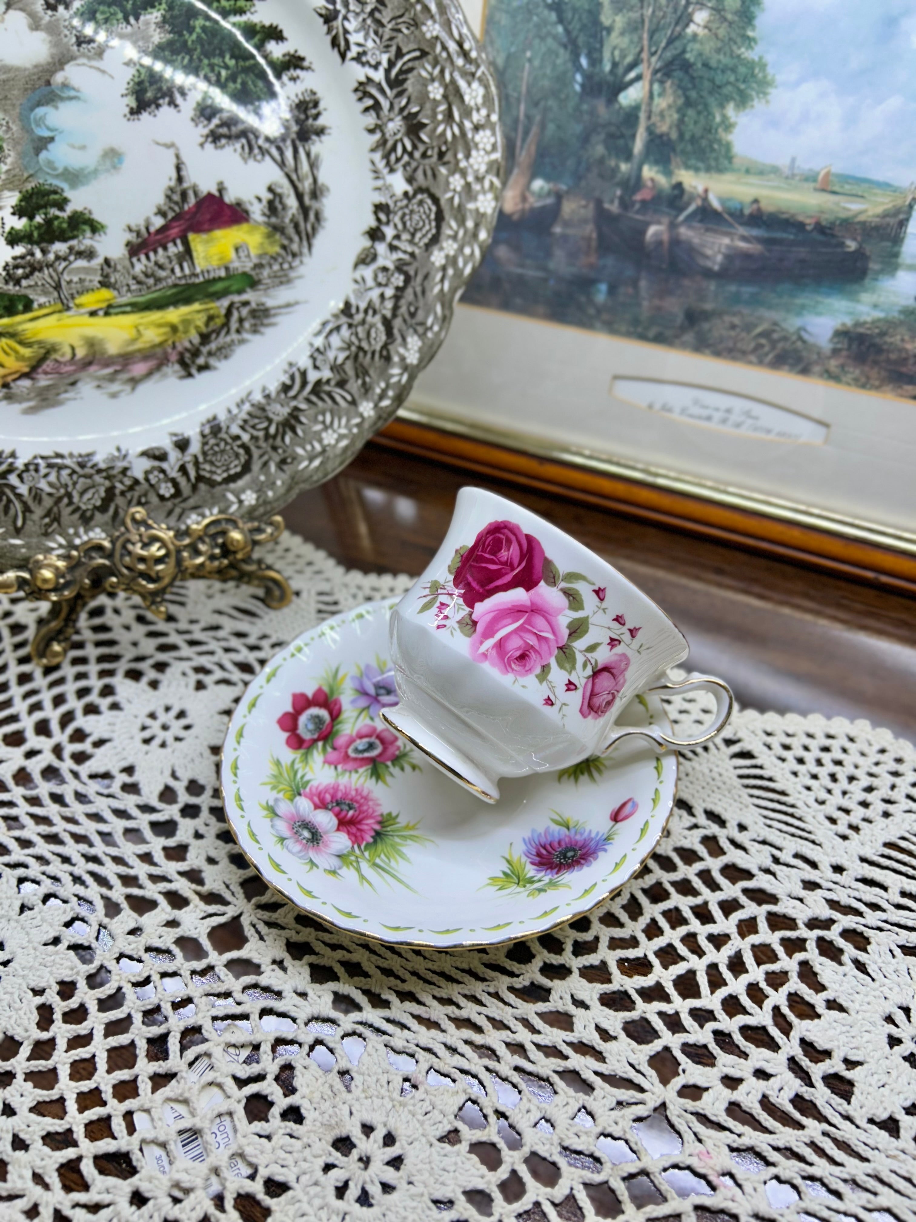 Vintage Royal Albert & Queen Anne teacup and saucer in the "Anemoes" pattern — England