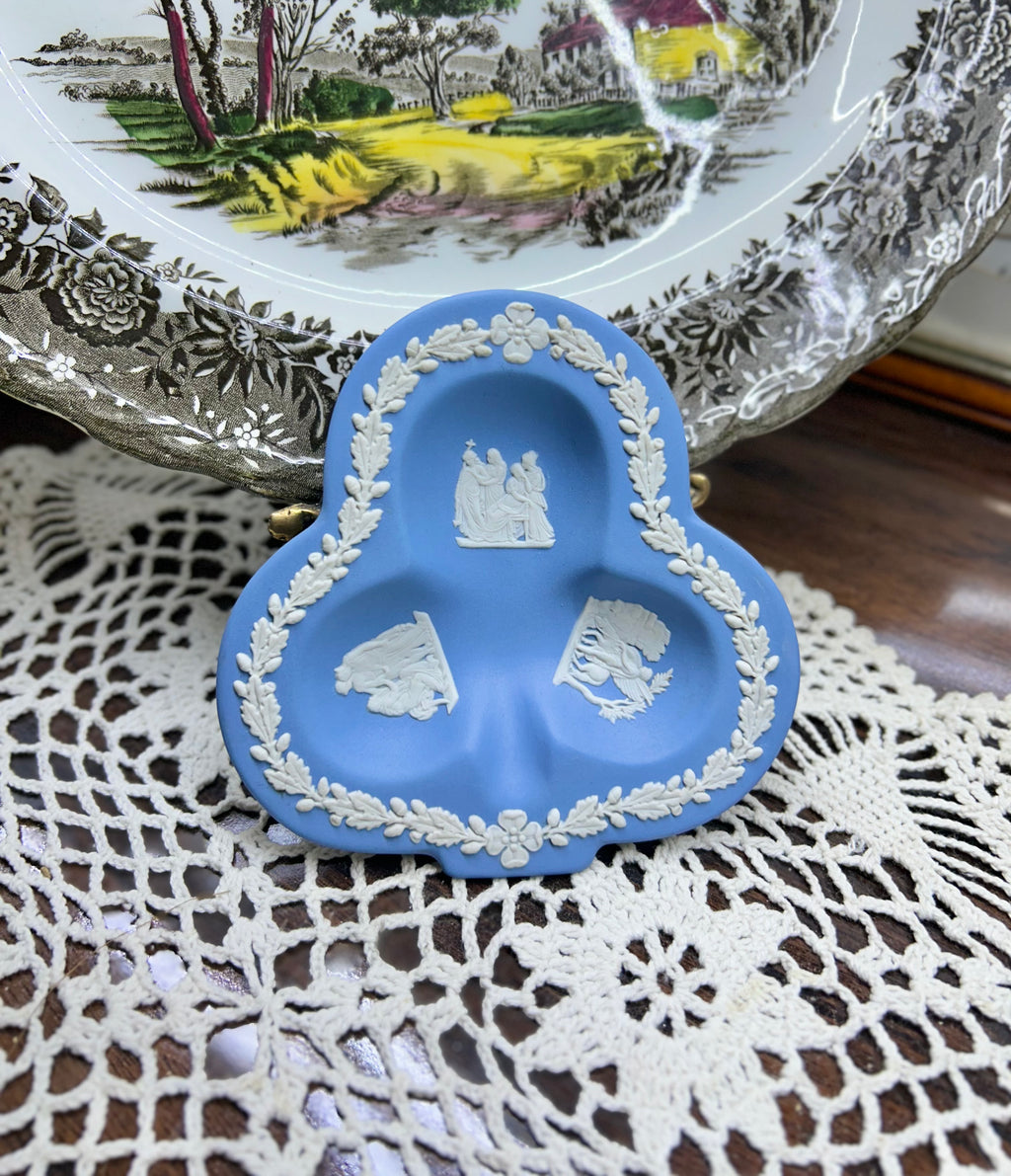Vintage Wedgwood Jasperware club-shaped pin dish — featuring white classical reliefs on a blue background