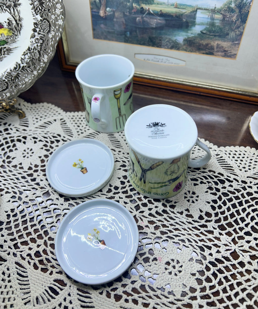 Leonardo collection “ come into the garden” lidded mugs — fine porcelain