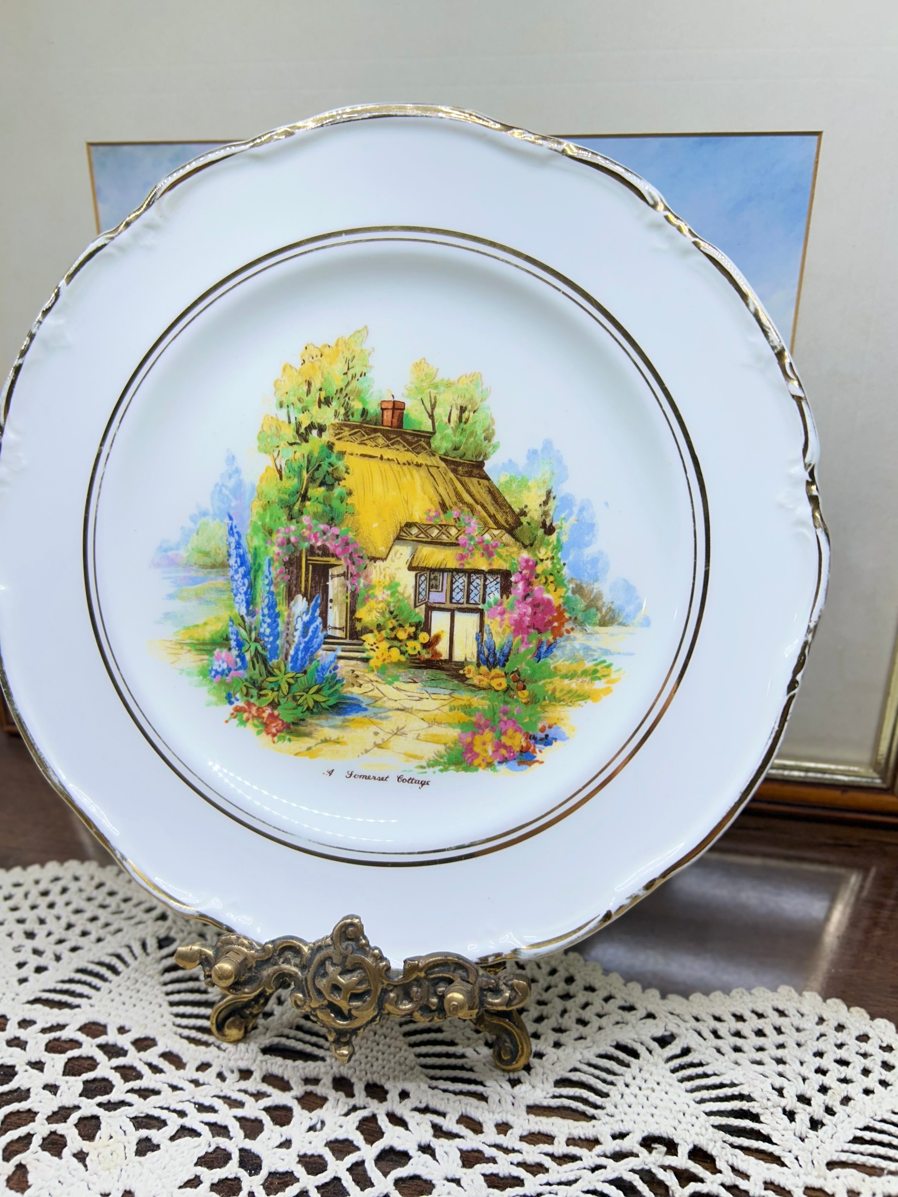 Vintage decorative plate "A Somerset Cottage" plate