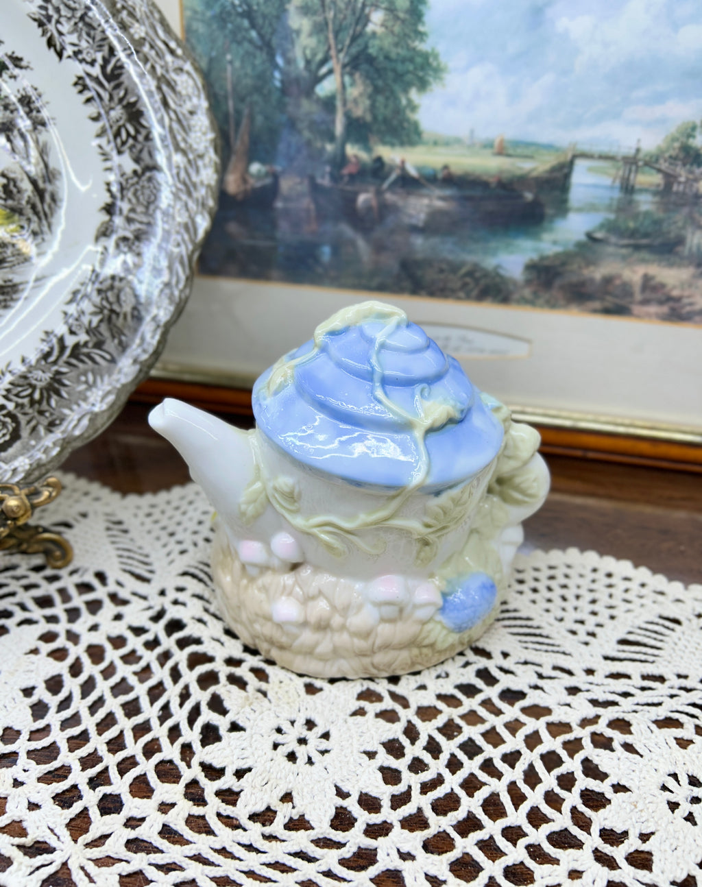 Vintage ceramic teapot shaped “sweet mouse house” — England
