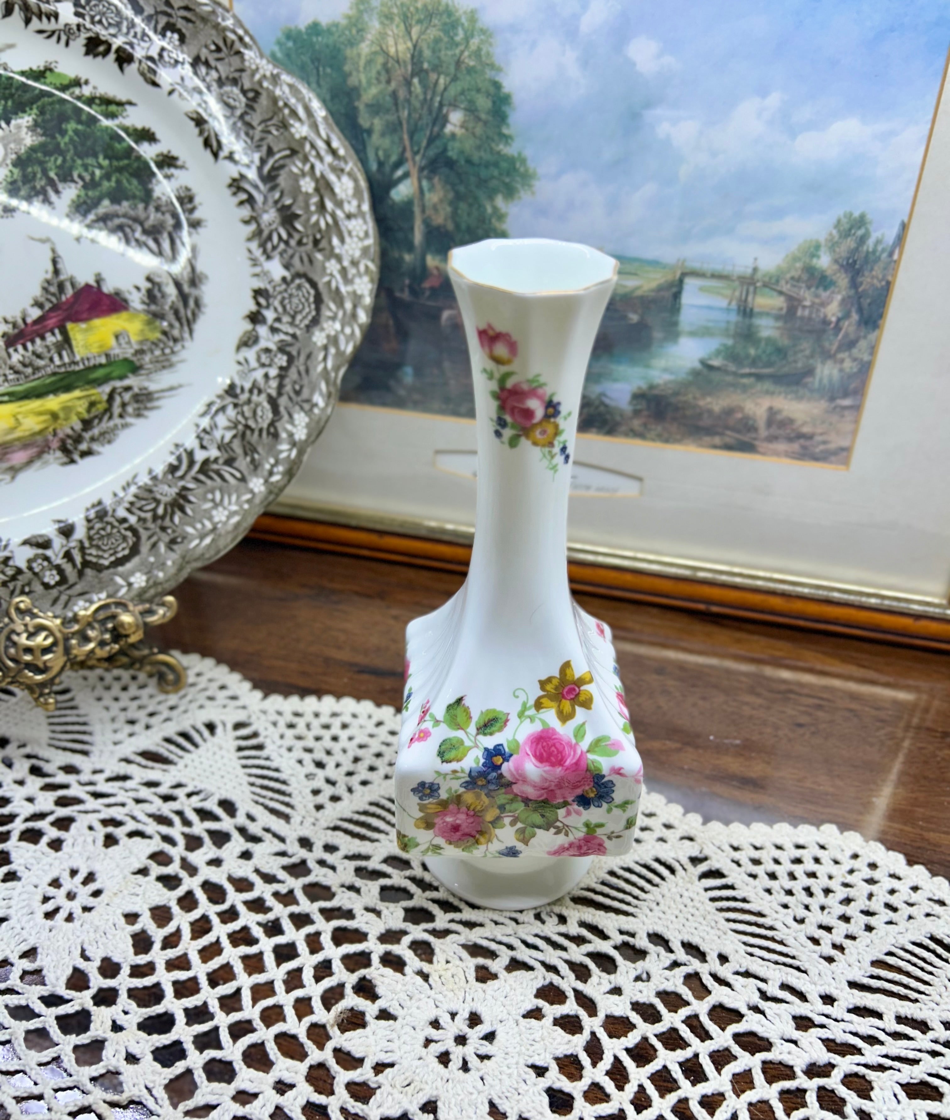 Vantage crown Staffordshire floral rose pattern lidded patterned vase — 7”