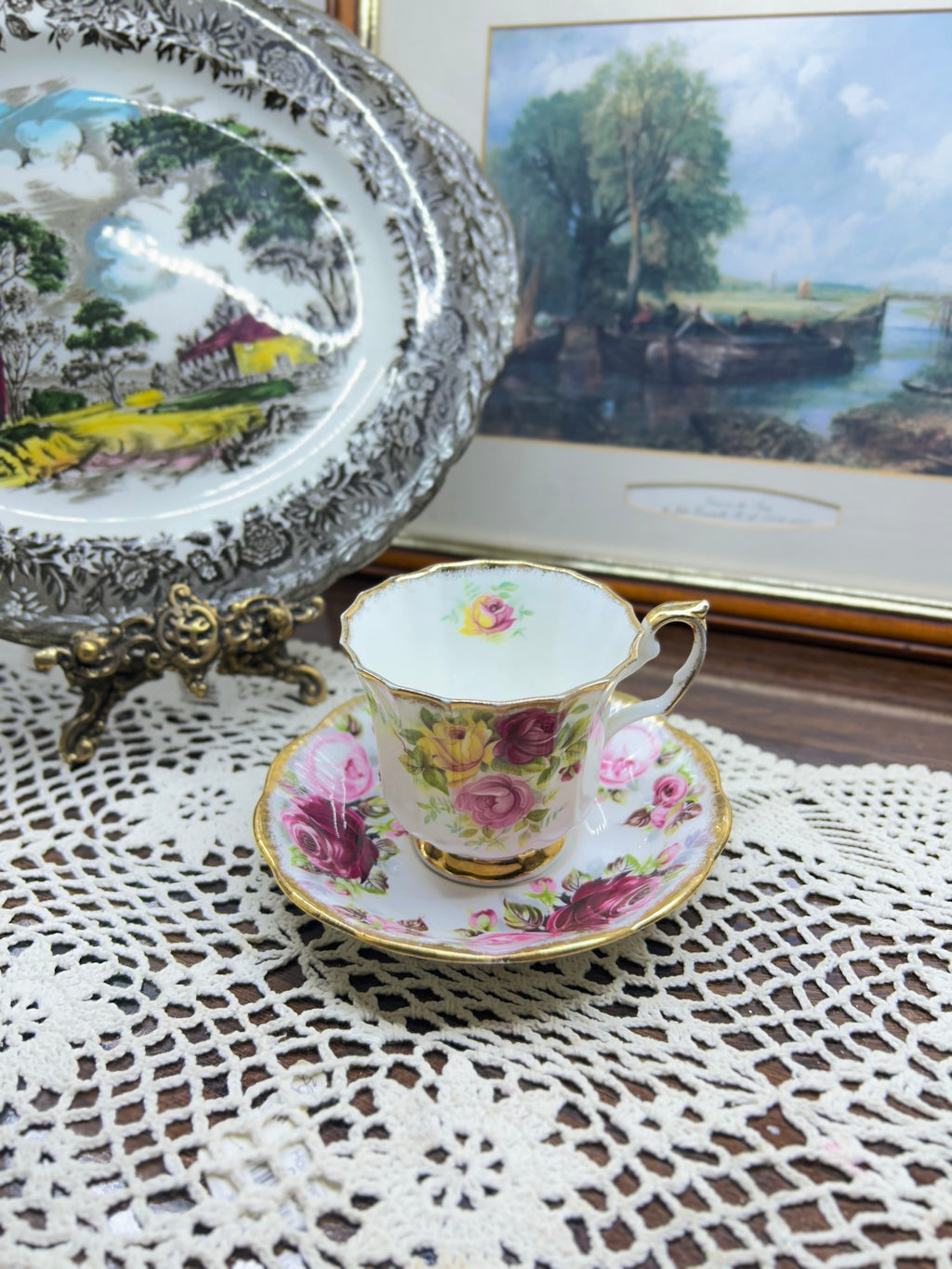 Vintage l Royal Albert & Elizabethan teacup and saucer in the "Ruby " pattern — England