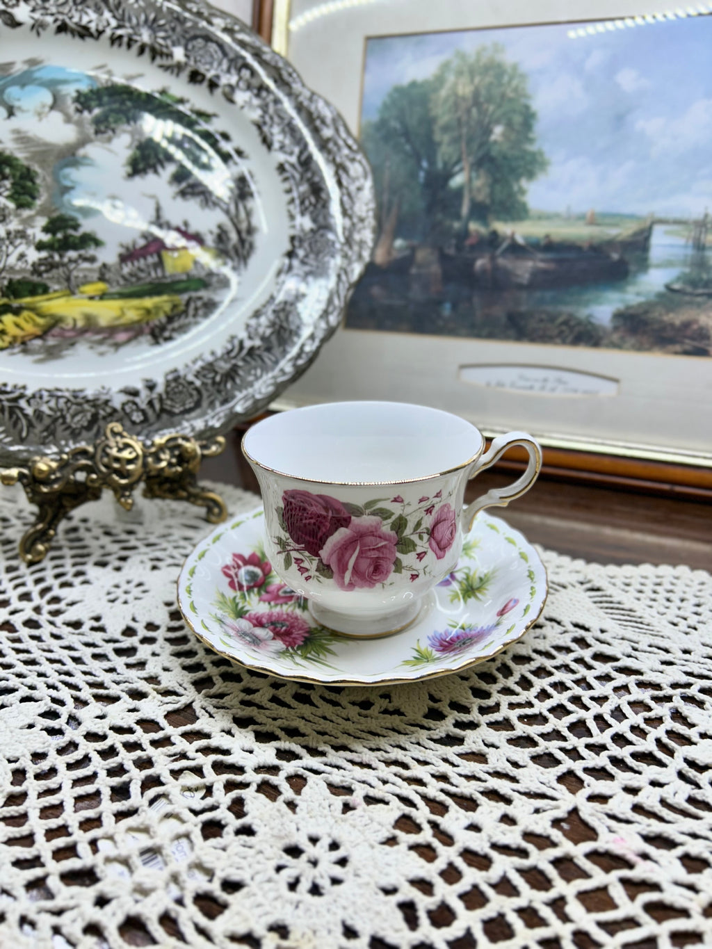 Vintage Royal Albert & Queen Anne teacup and saucer in the "Anemoes" pattern — England