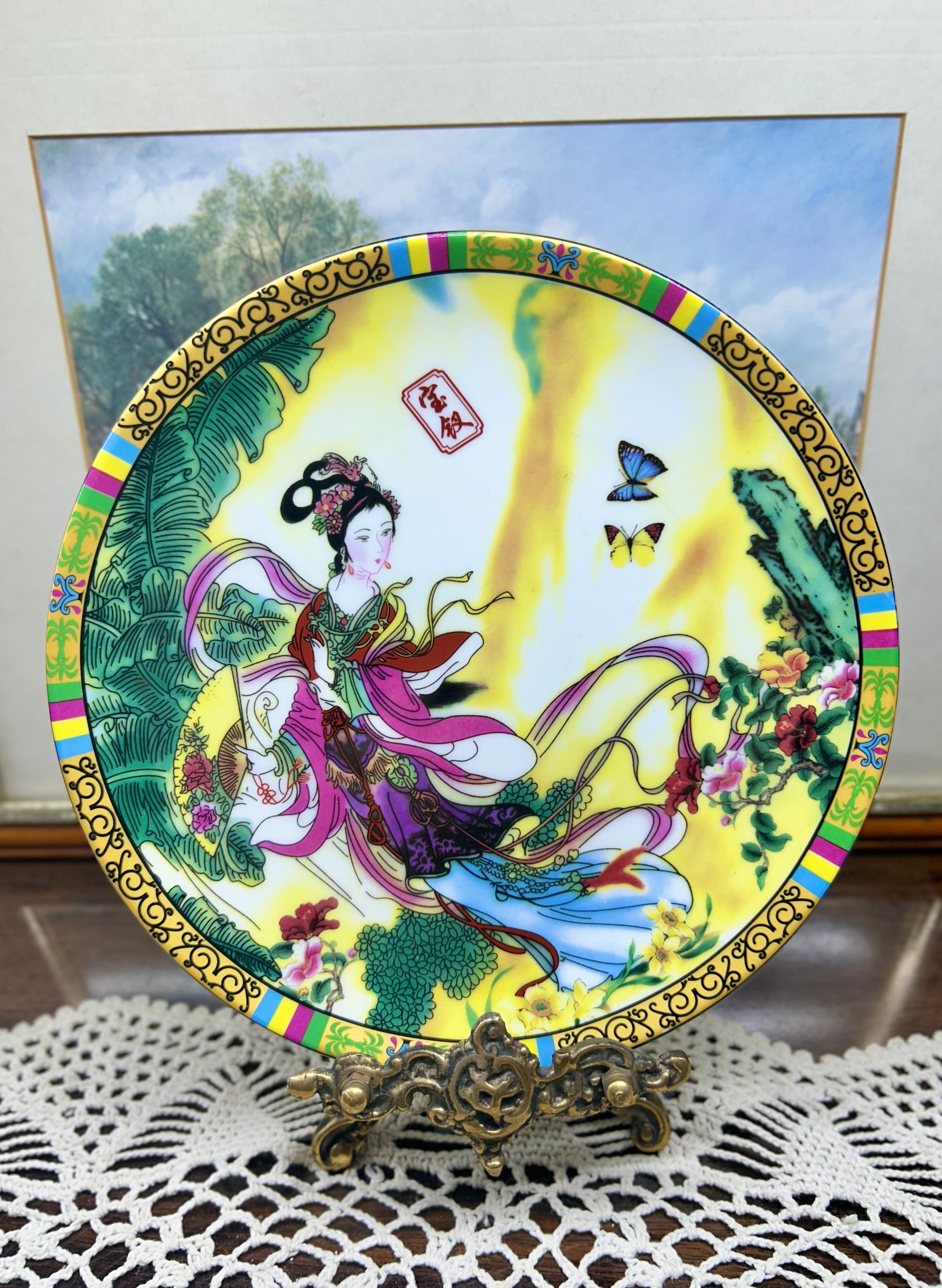 Vintage Imperial Jingdezhen porcelain plate  “Beauties of Red Mansion” Collection — JAPAN