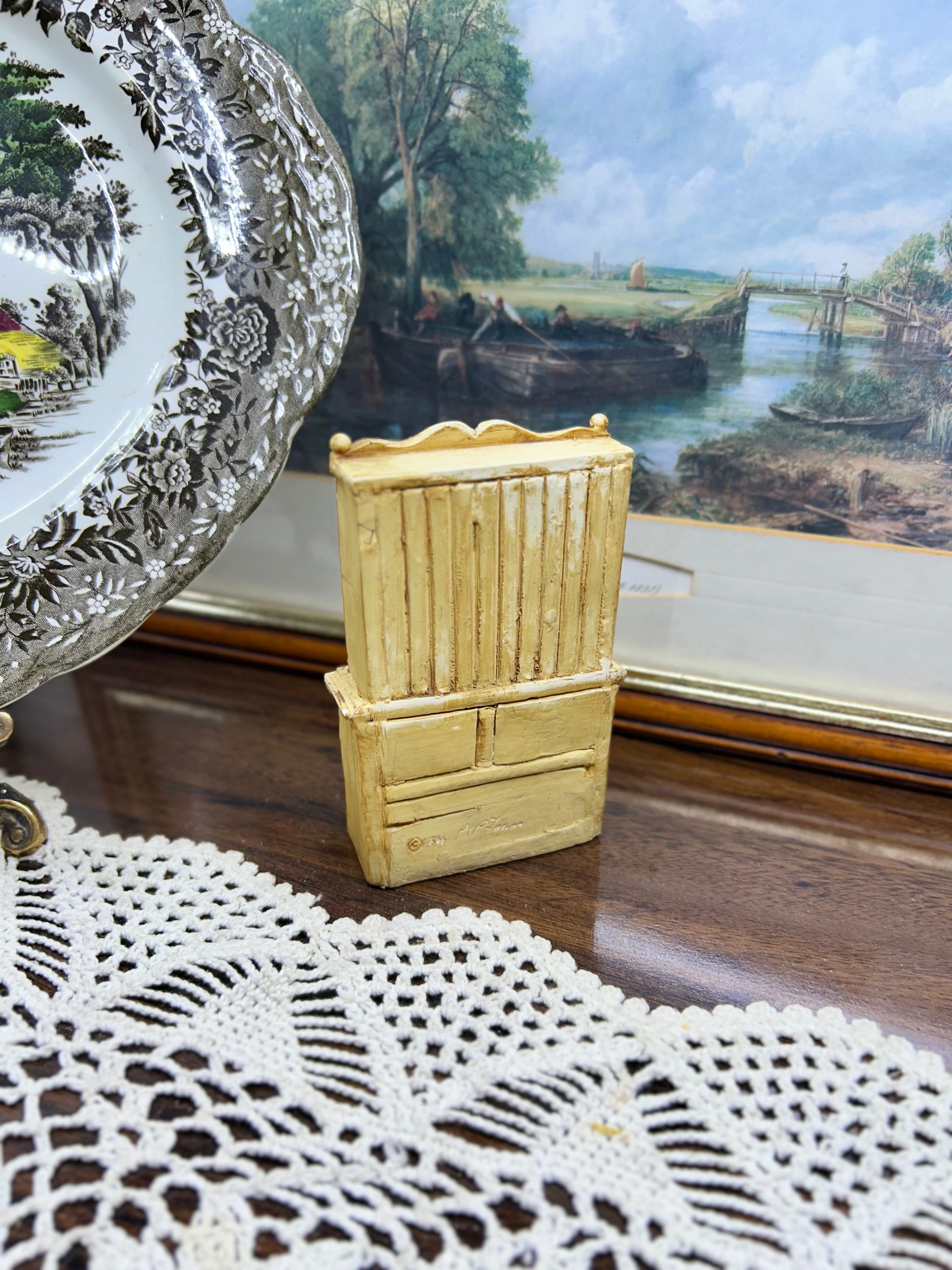 Peter Fagan Colour Box Cats figurine, specifically the "Welsh Dresser" model.