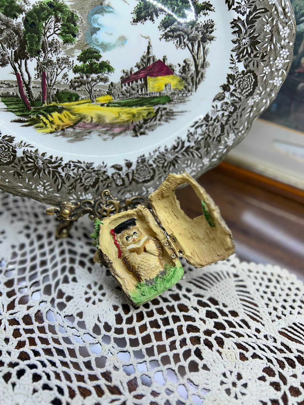 Vintage scholarly owl figurine depicted reading inside a tree stump - 1995