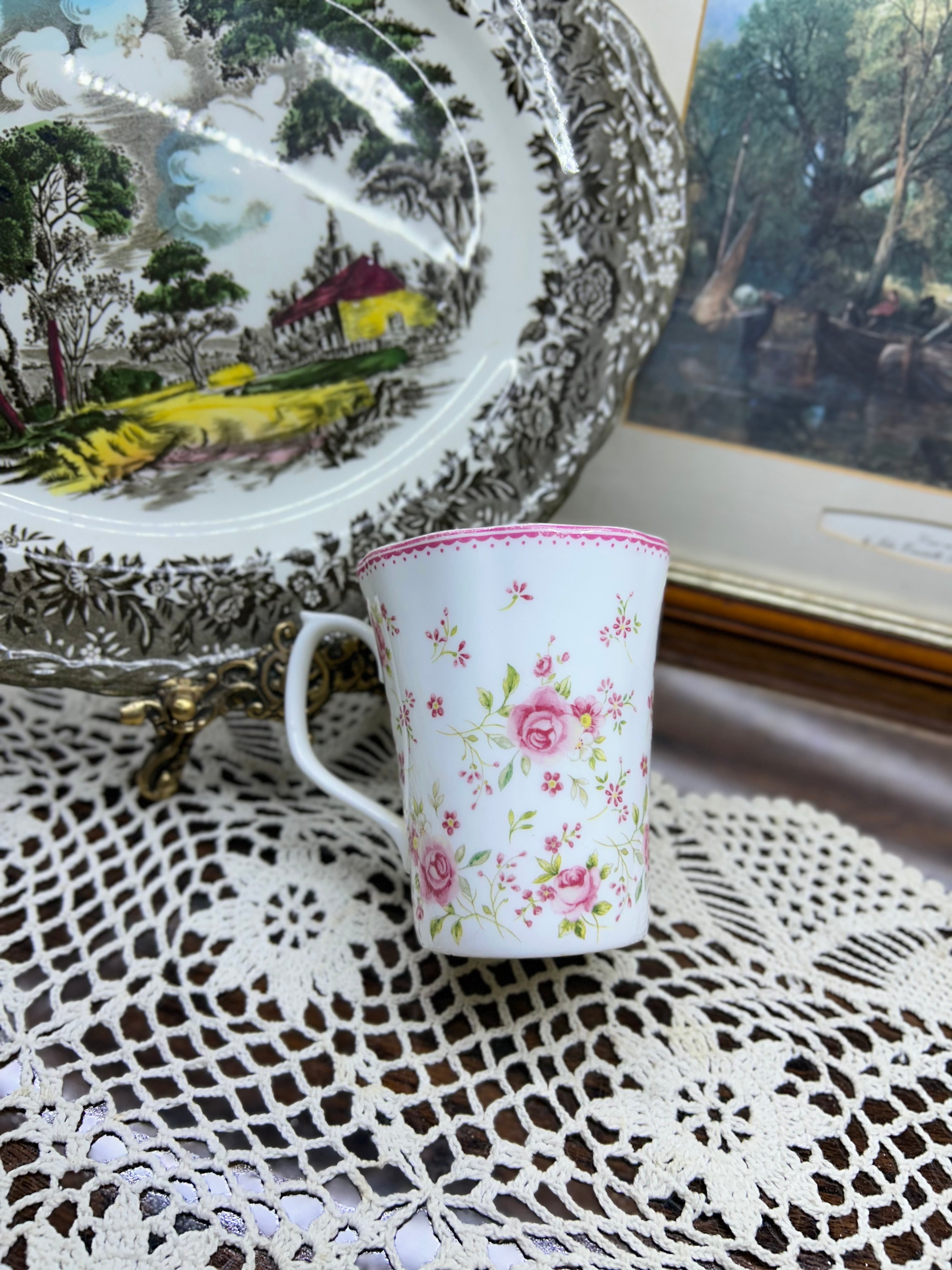 Vintage whittled of Chelsea “Vintage rose” Mug — fine bone china
