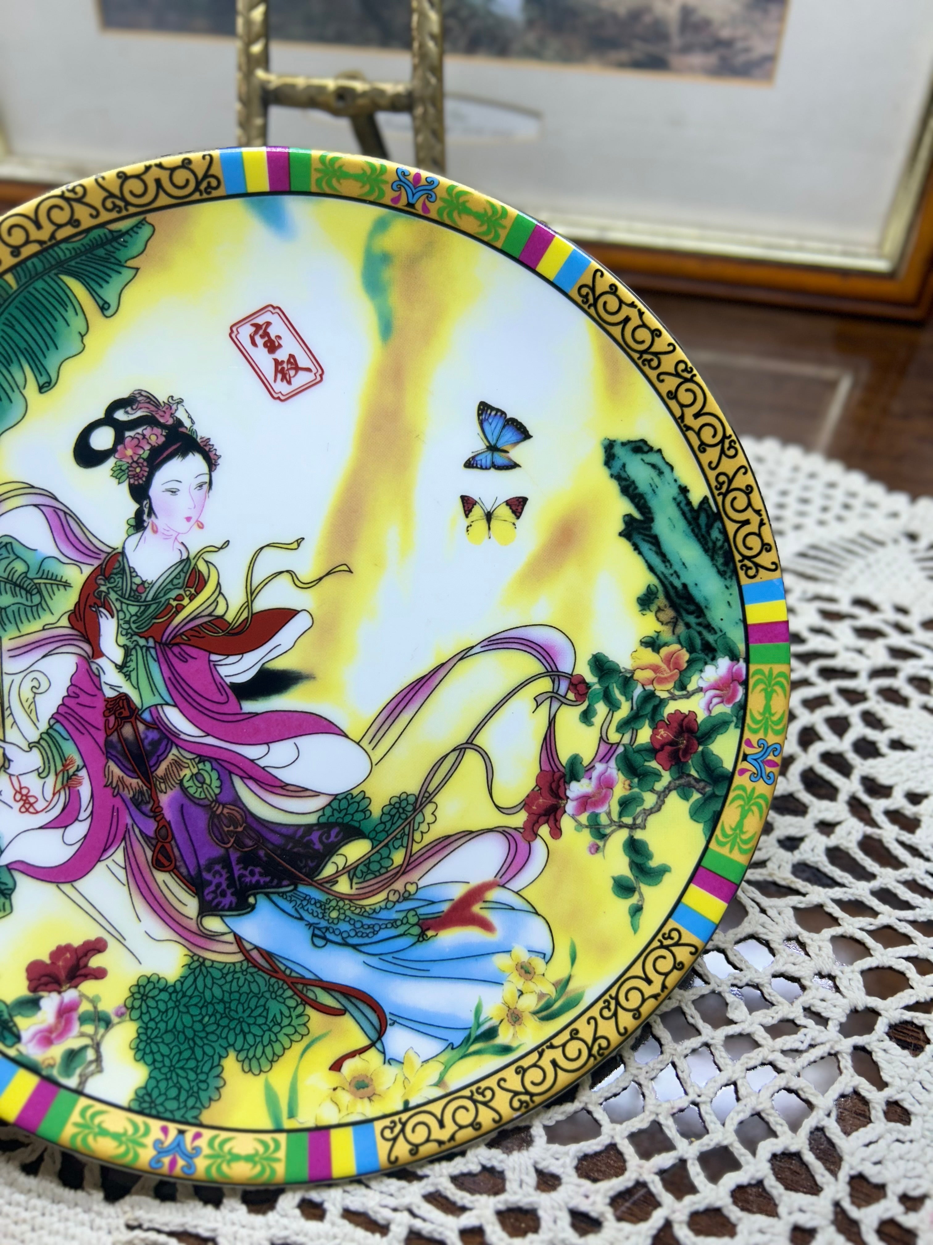 Vintage Imperial Jingdezhen porcelain plate  “Beauties of Red Mansion” Collection — JAPAN