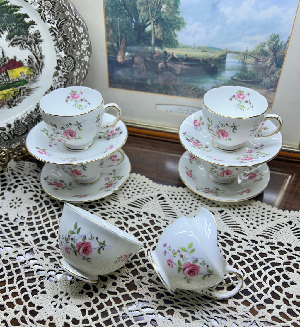 Vintage Sutherland pink roses coffee cups & saucers “English rose bud” pattern — England