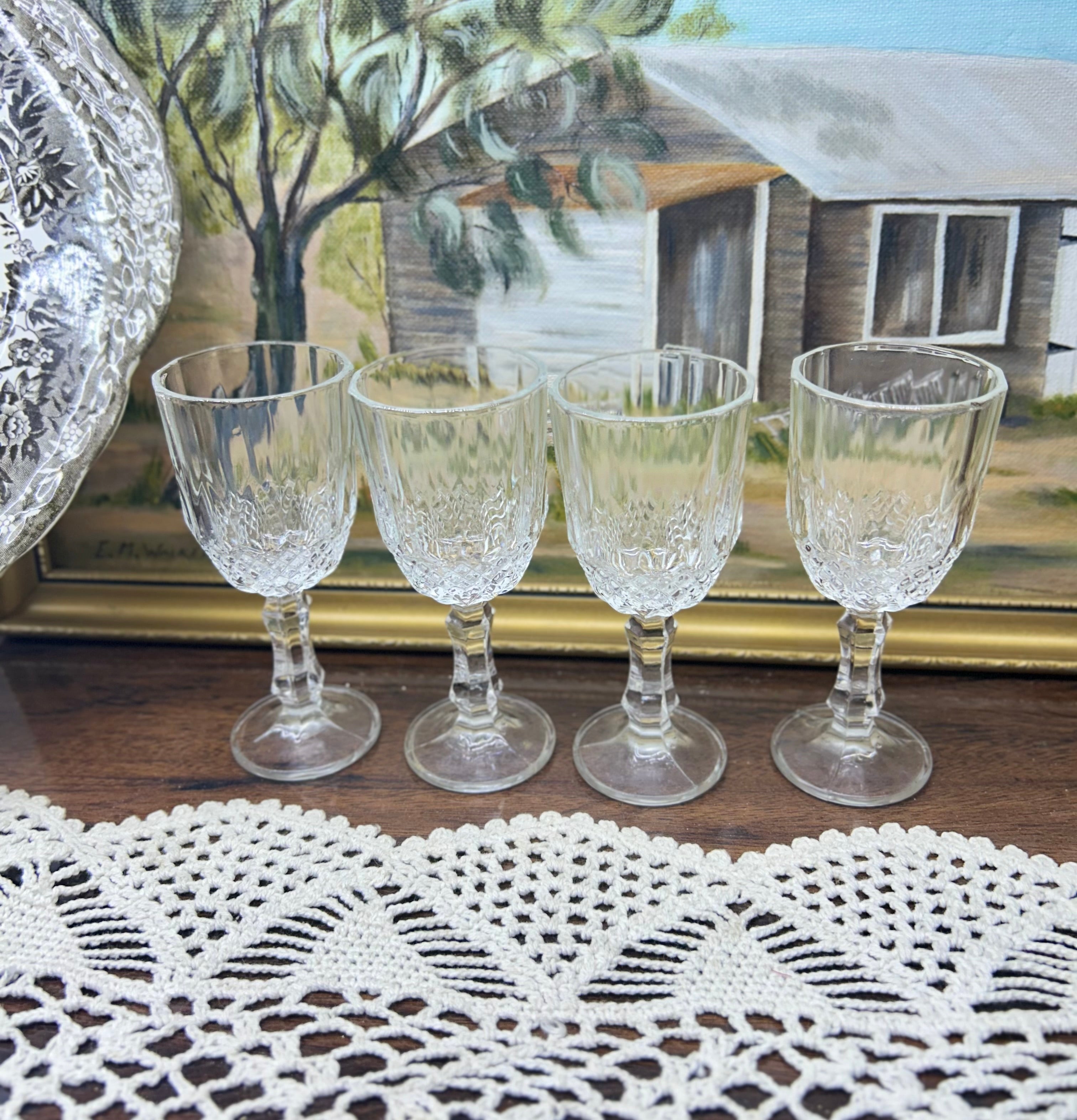 Cristal D'Arques crystal sherry glasses with a diamond-cut pattern — Set of 4