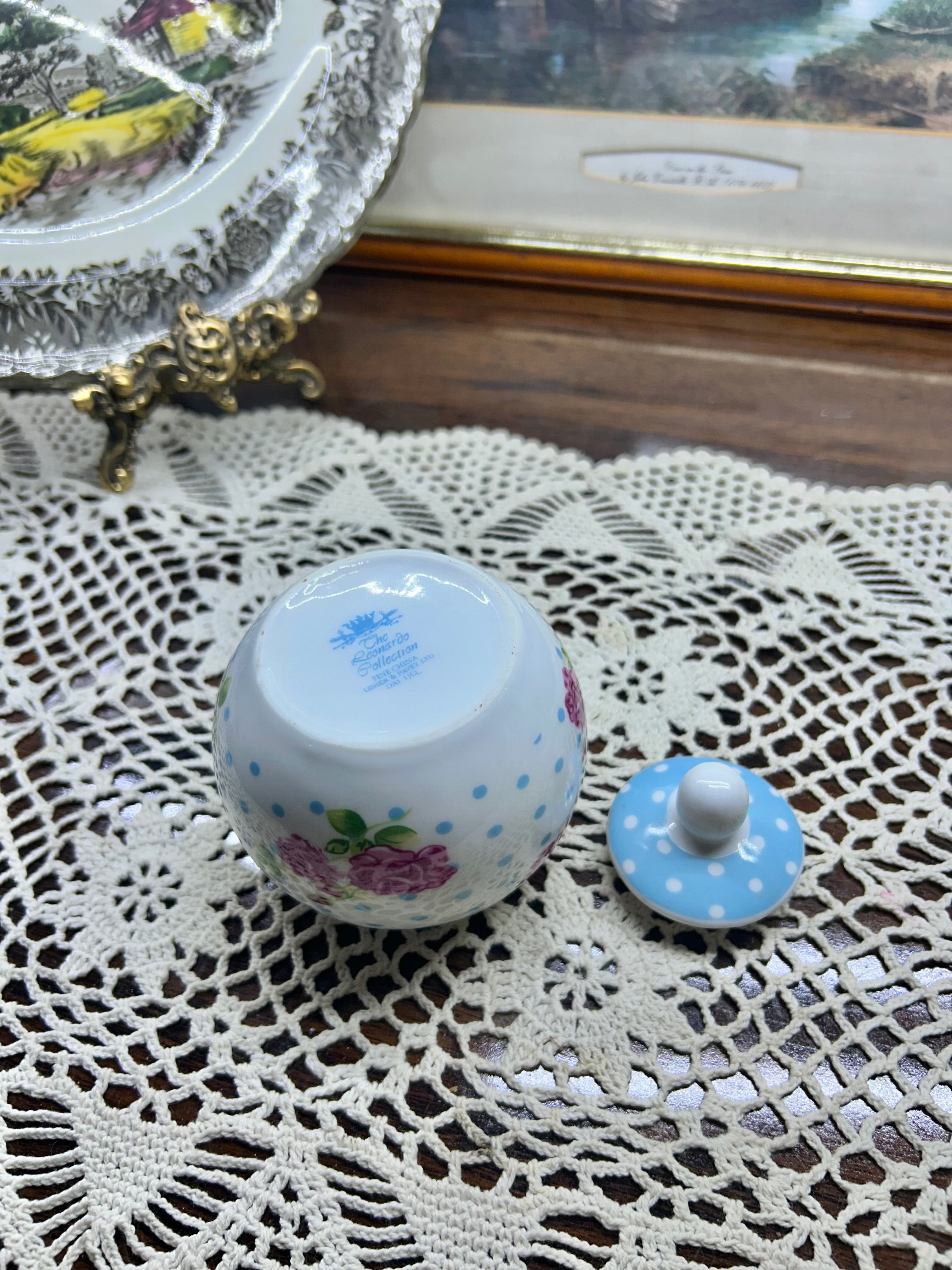 Vintage “The leonardo collection” floral porcelain pot