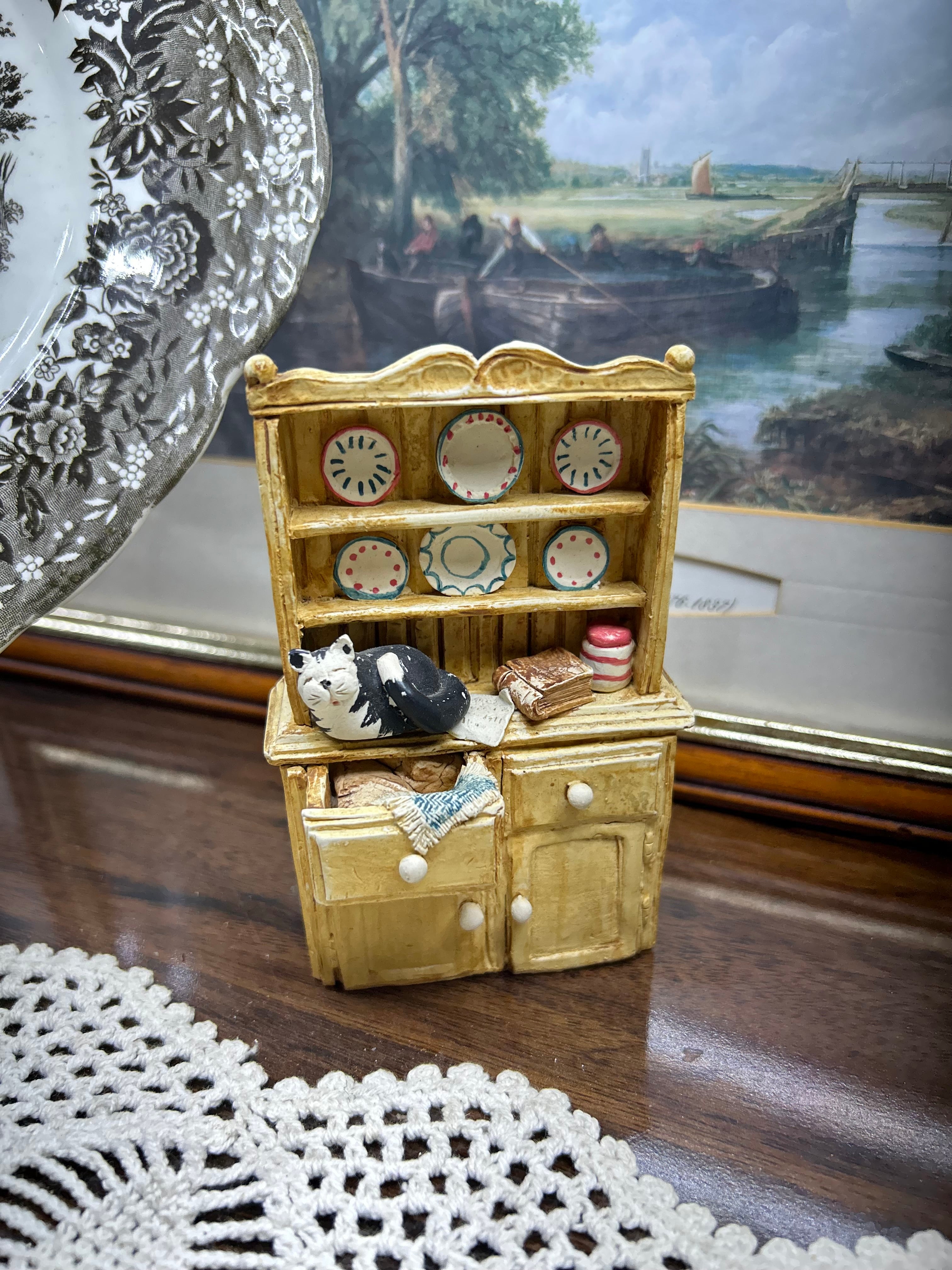 Peter Fagan Colour Box Cats figurine, specifically the "Welsh Dresser" model.