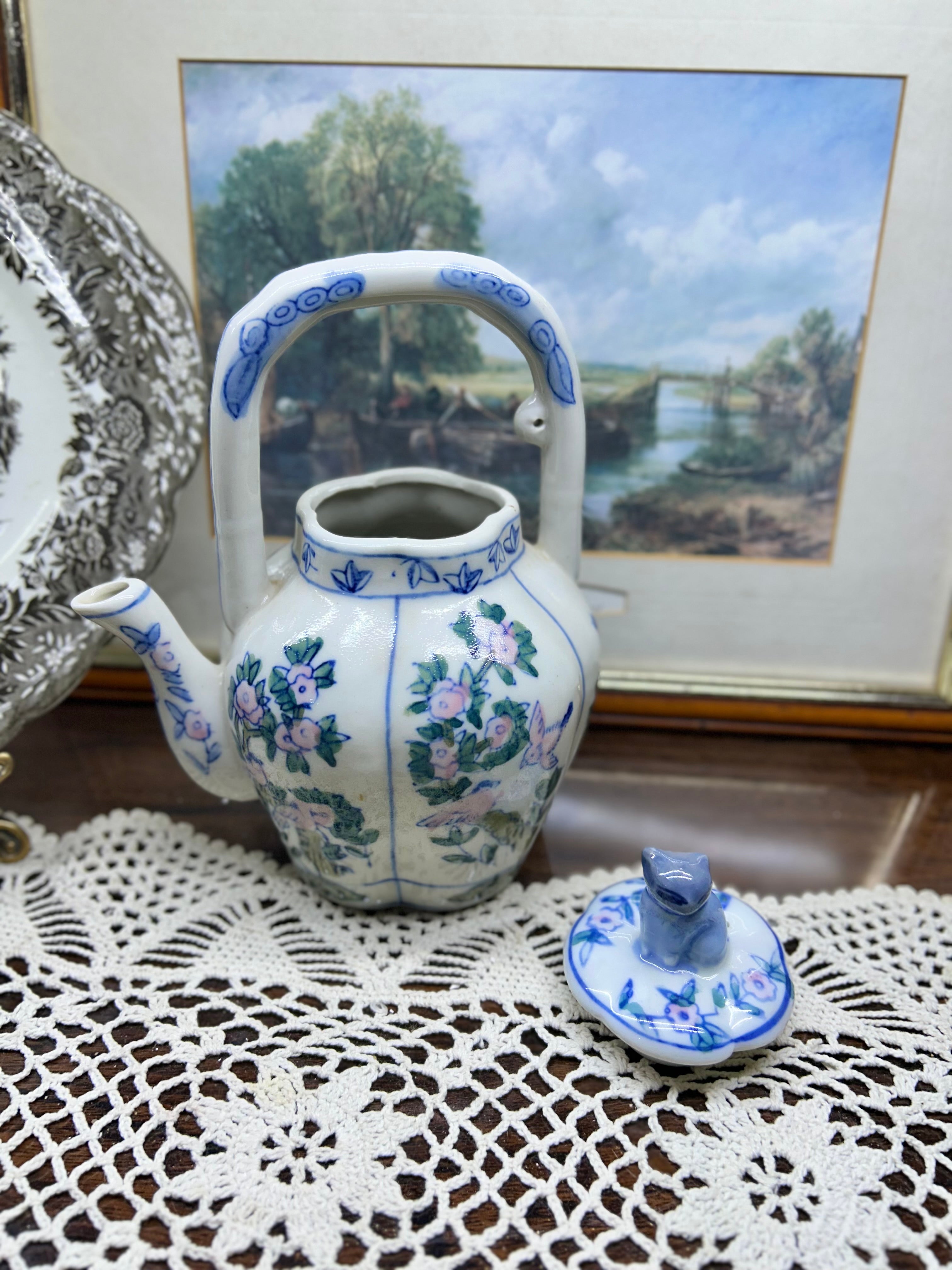 Vintage hand-painted Chinese porcelain tea pot