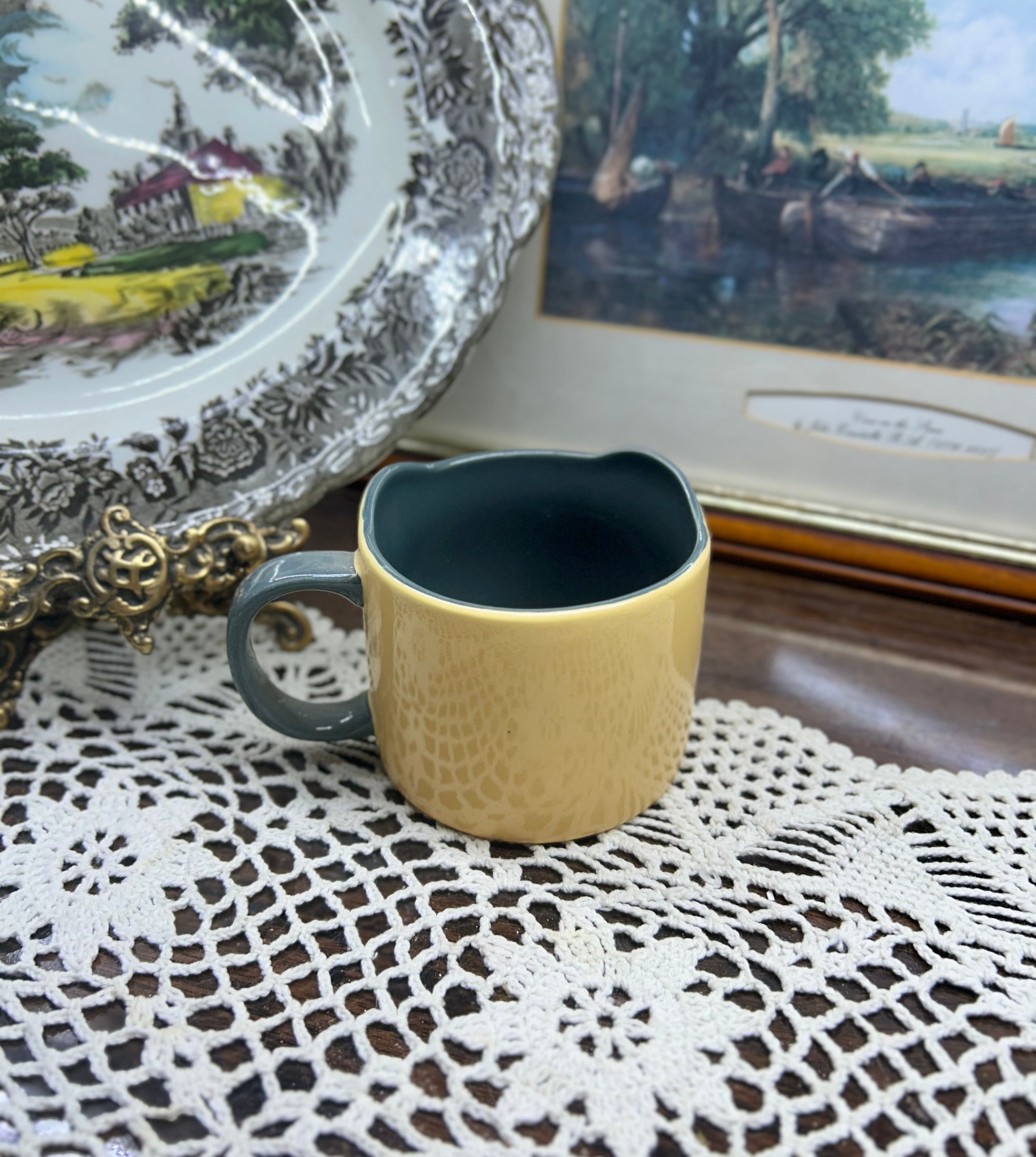 Nutmeg lion shaped mug — ceramic