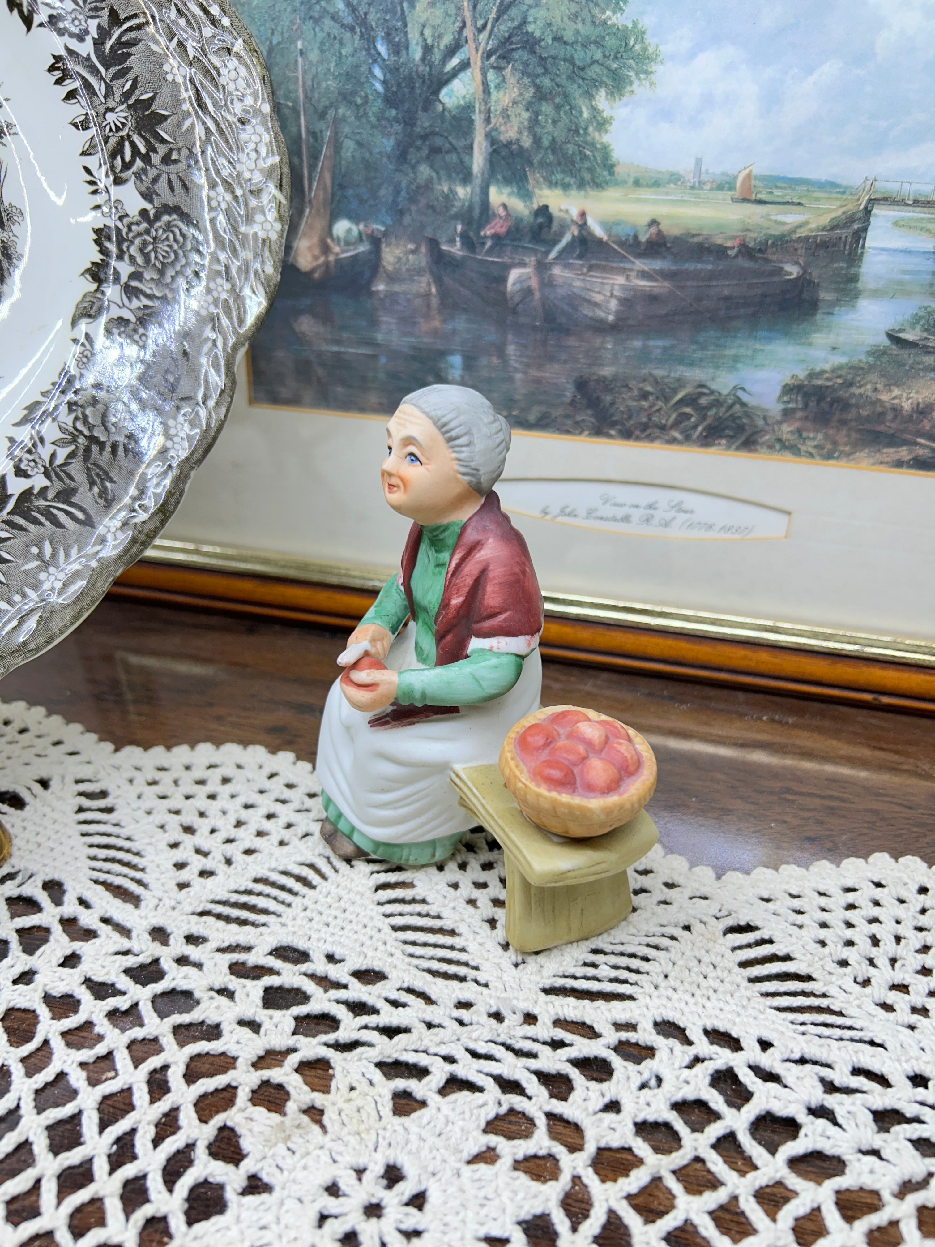 Vintage capodimonte figurine featuring an old lady 5”