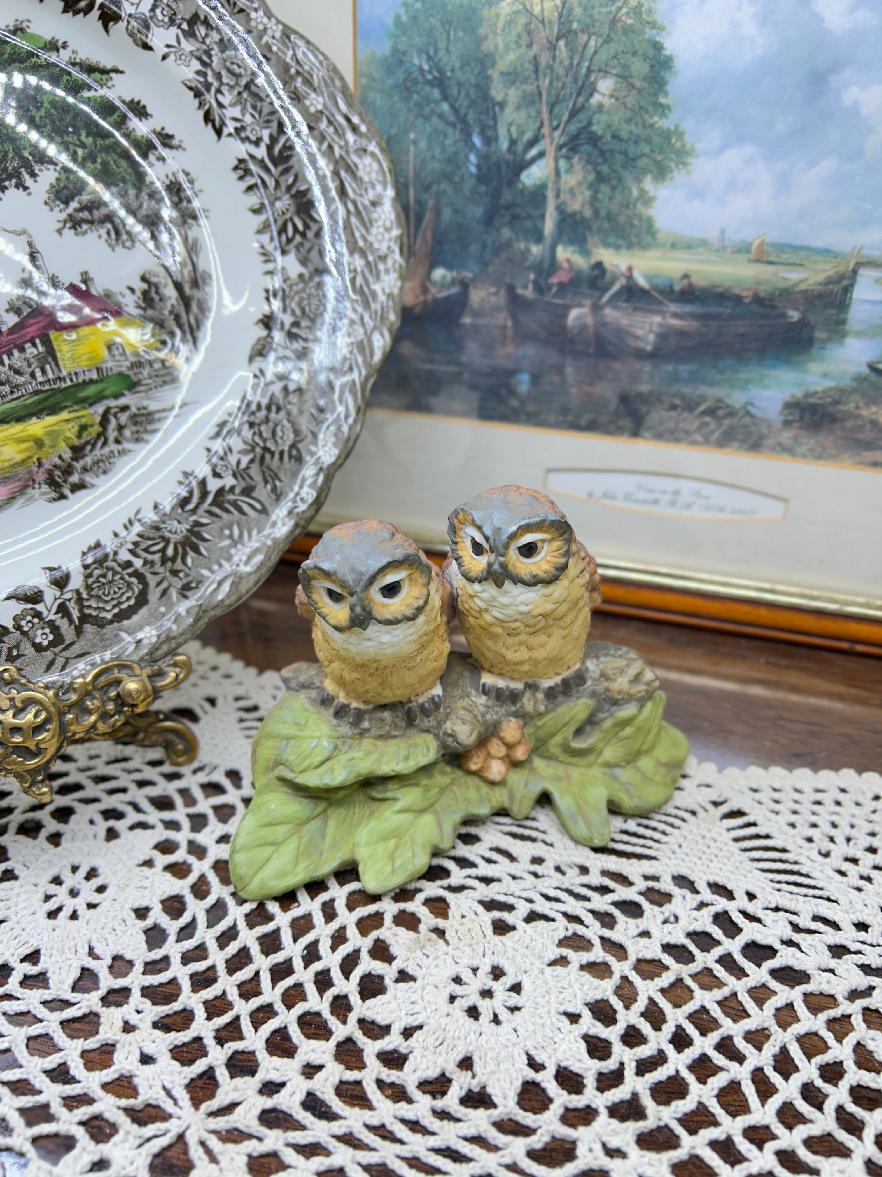 Leonardo Collection figurine features two tawny owls perched together — England 5”
