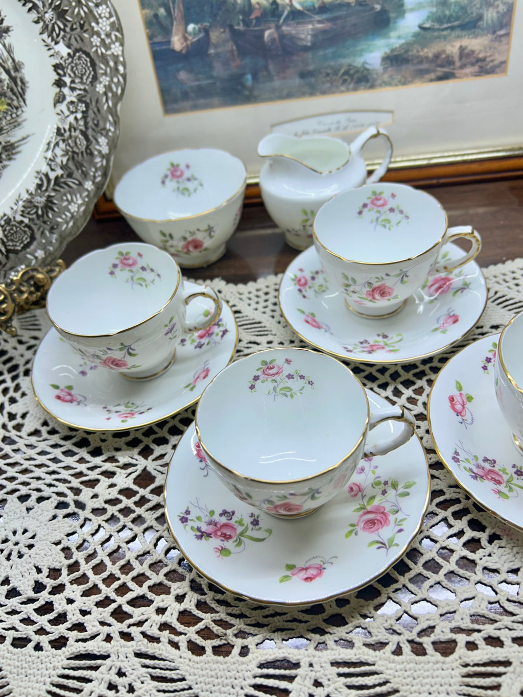 Vintage Sutherland pink roses coffee cups & saucers “English rose bud” pattern — England