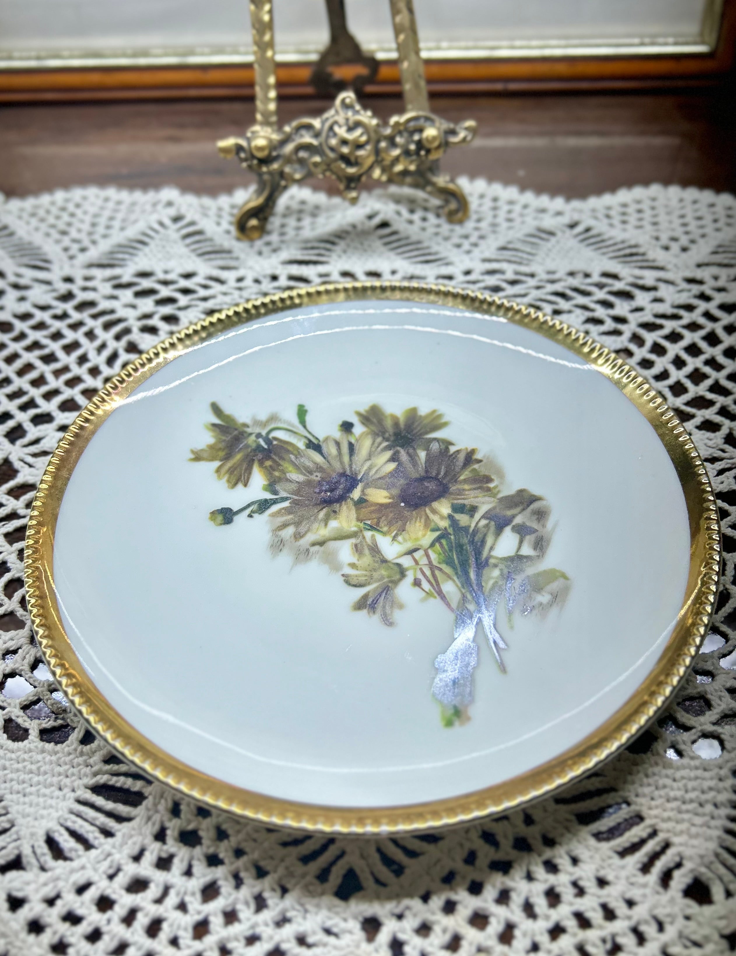 Vintage decorative floral wall plate with gold-toned scalloped edge