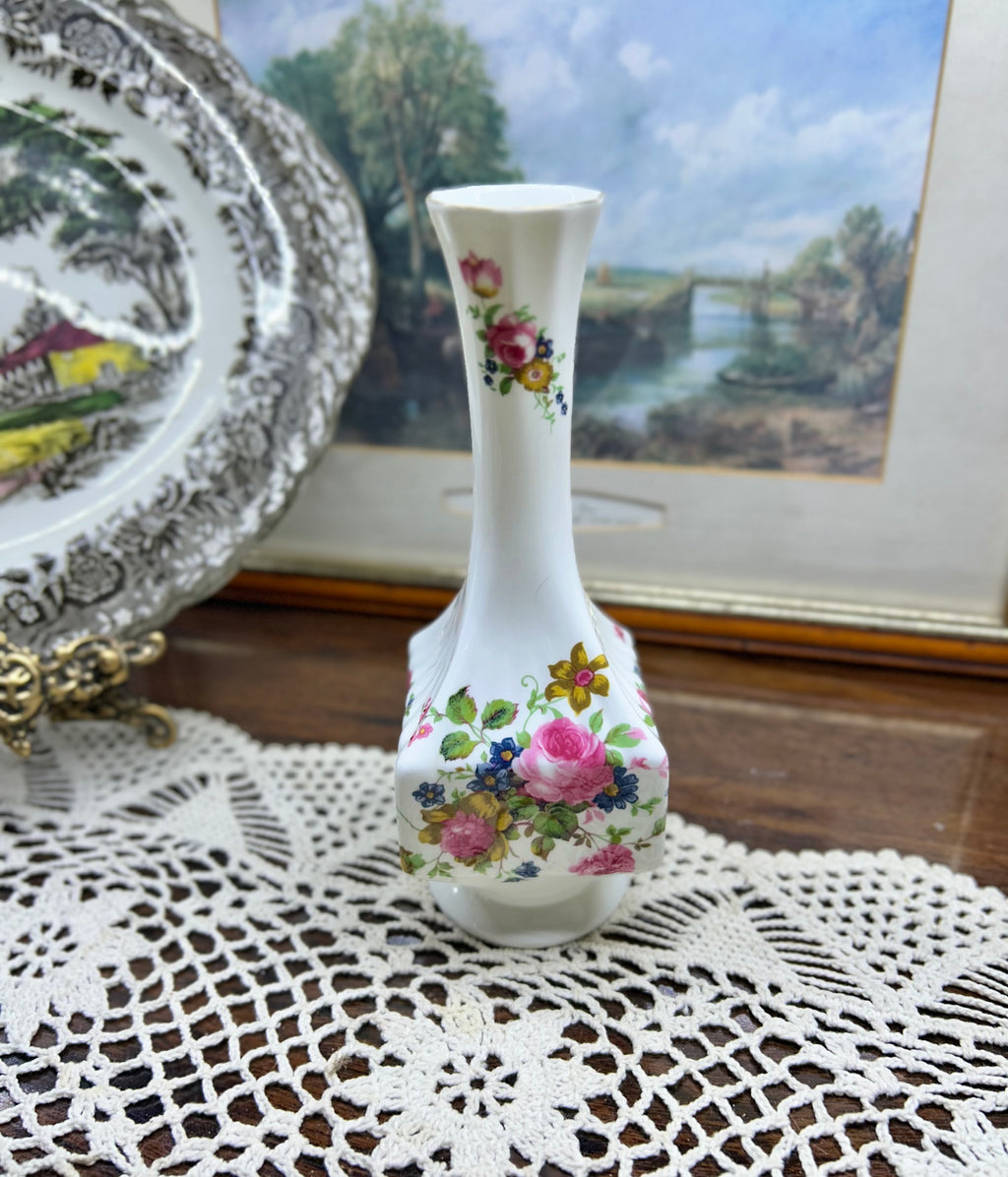 Vantage crown Staffordshire floral rose pattern lidded patterned vase — 7”