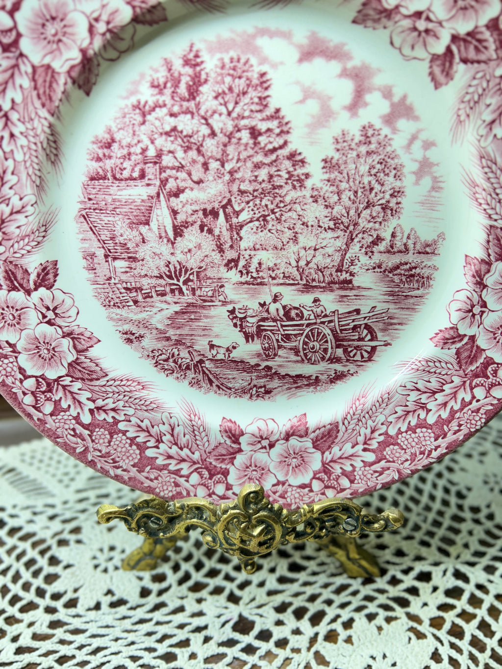 Vintage Broadhurst "The Constable Series Red" wall decorative plate — England 8”