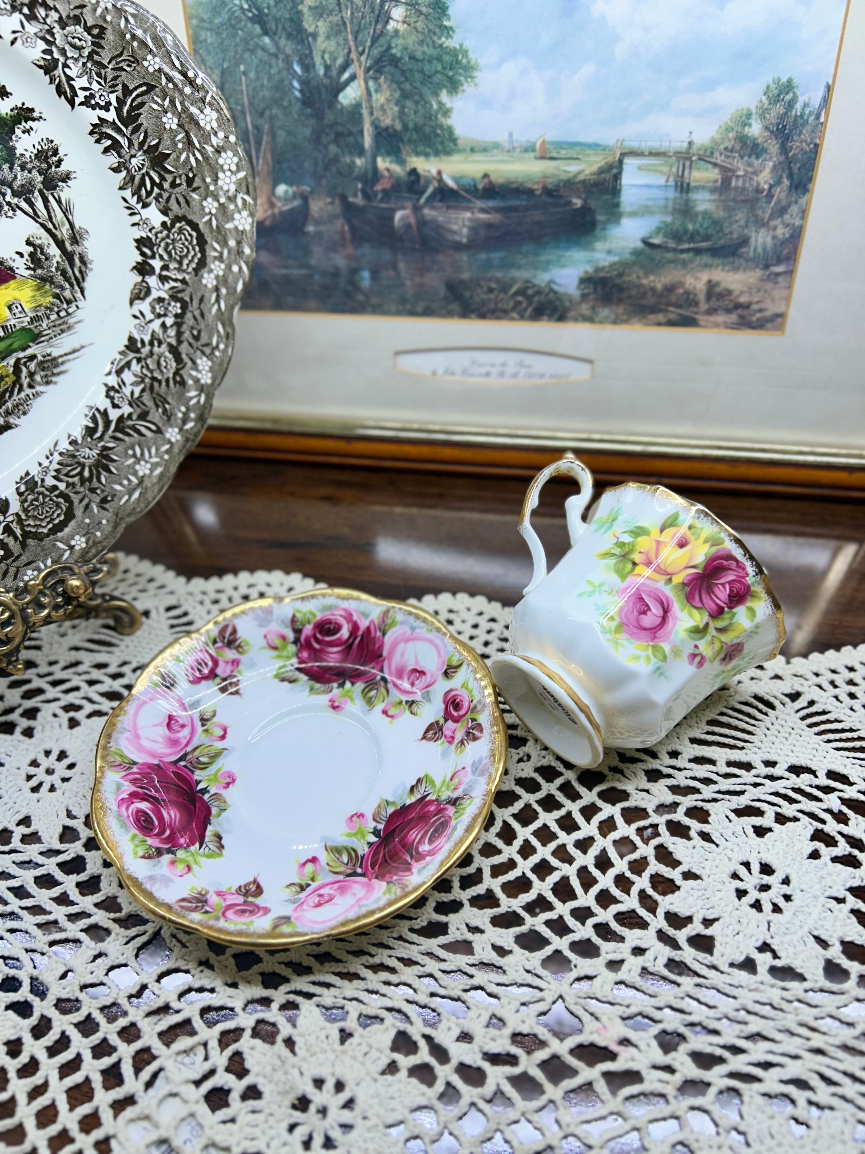 Vintage l Royal Albert & Elizabethan teacup and saucer in the "Ruby " pattern — England
